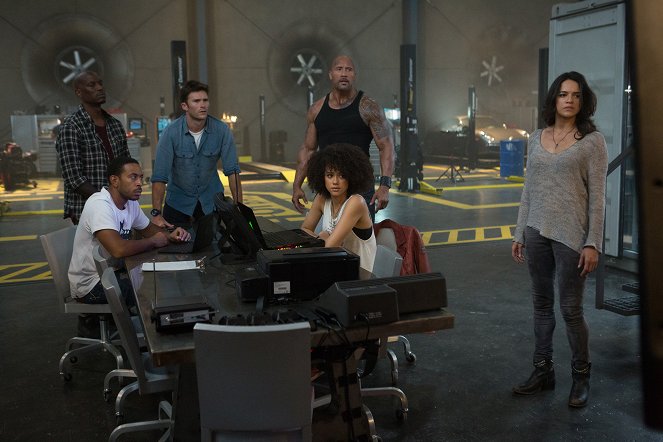Fast & Furious 8 - Film - Tyrese Gibson, Ludacris, Scott Eastwood, Nathalie Emmanuel, Dwayne Johnson, Michelle Rodriguez