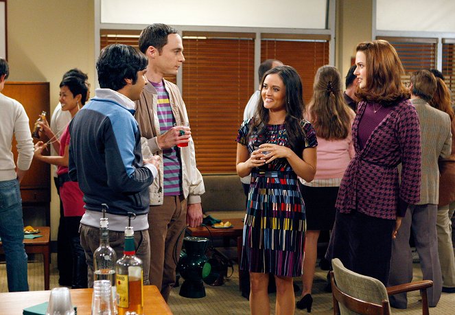 The Big Bang Theory - Season 3 - The Psychic Vortex - Photos - Kunal Nayyar, Jim Parsons, Danica McKellar, Jen Drohan