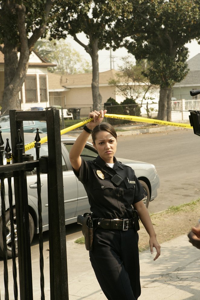 Policajný odznak - Possible Kill Screen - Z filmu - Paula Garcés