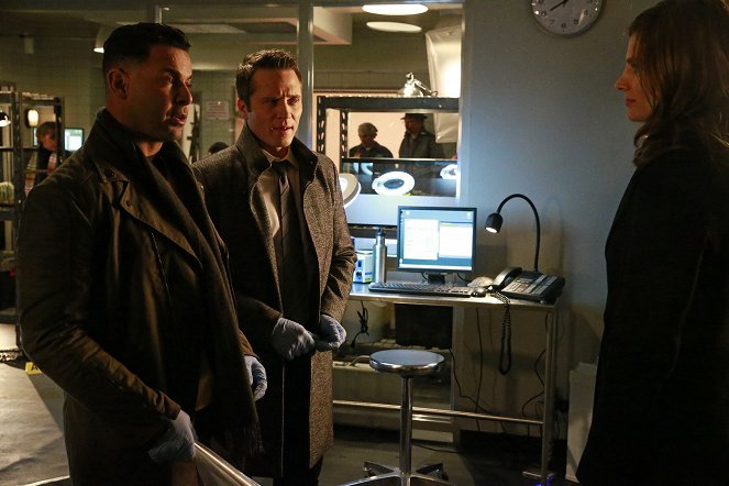 Castle - And Justice for All - Photos - Jon Huertas, Seamus Dever, Stana Katic