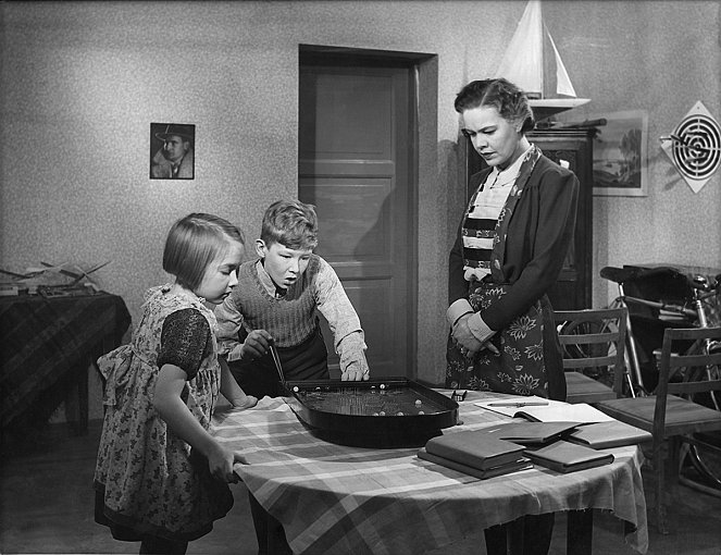 Familie Suominen - Filmfotos - Maire Suvanto, Lasse Pöysti, Elsa Turakainen