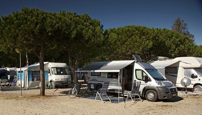 La Dolce Vita im Wohnmobil - Deutsche Camper überwintern in Italien - Z filmu