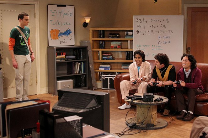 The Big Bang Theory - Die Wahrheit über den Fahrstuhl - Filmfotos - Jim Parsons, Kunal Nayyar, Simon Helberg, Johnny Galecki