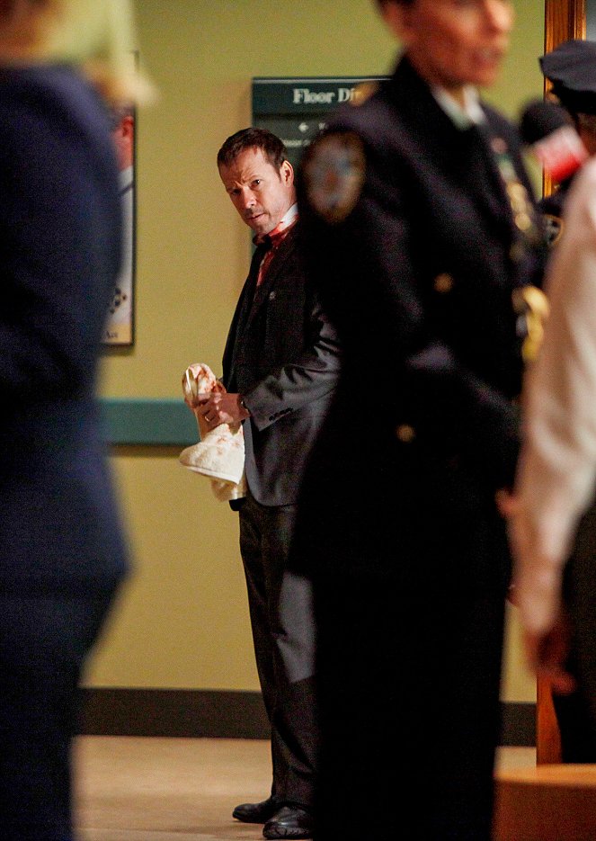 Blue Bloods - Crime Scene New York - Season 2 - Friendly Fire - Photos - Donnie Wahlberg