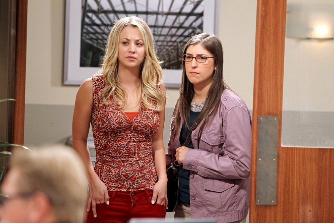 The Big Bang Theory - Ein blondes Äffchen - Filmfotos - Kaley Cuoco, Mayim Bialik