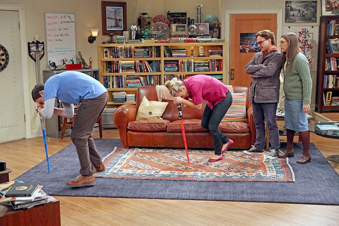 The Big Bang Theory - The Re-Entry Minimization - Van film - Jim Parsons, Kaley Cuoco, Johnny Galecki, Mayim Bialik
