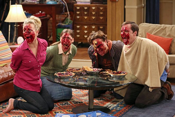 The Big Bang Theory - Season 6 - Armer Astronaut - Filmfotos - Kaley Cuoco, Mayim Bialik, Johnny Galecki, Jim Parsons