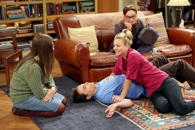 The Big Bang Theory - The Re-Entry Minimization - Van film - Jim Parsons, Johnny Galecki, Kaley Cuoco