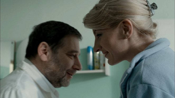 Škoda lásky - Májová romance doktora Mráze - De la película - Tomáš Töpfer, Anna Polívková