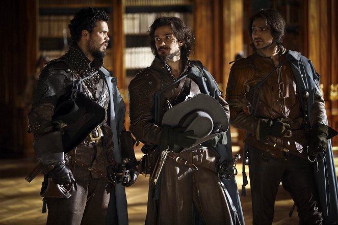 The Musketeers - Season 2 - An Ordinary Man - Photos - Howard Charles, Santiago Cabrera, Luke Pasqualino