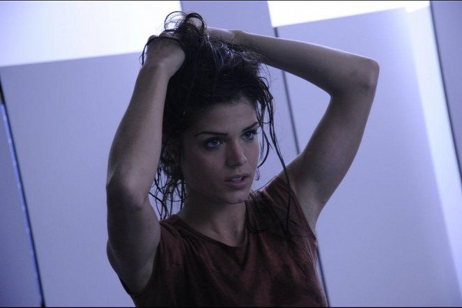 Fugitive at 17 - Do filme - Marie Avgeropoulos