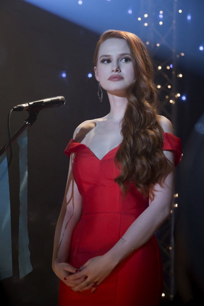 Riverdale - Season 1 - Chapter One: The River's Edge - Photos - Madelaine Petsch