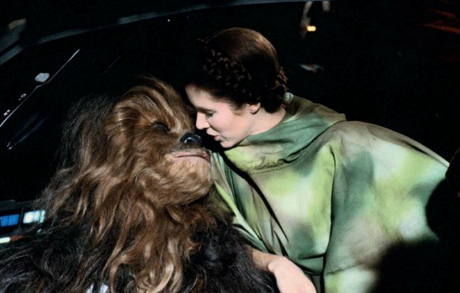 Star Wars: A Jedi visszatér - Forgatási fotók - Peter Mayhew, Carrie Fisher