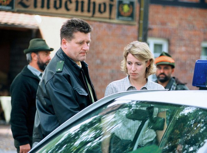 Tatort - Season 35 - Waidmanns Heil - Filmfotos - Bruno F. Apitz, Kirsten Block