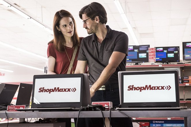 Good Behavior - Season 1 - We Pretend We're Stuck - Photos - Michelle Dockery, Juan Diego Botto