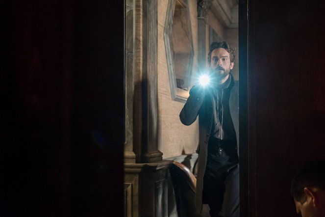 Sleepy Hollow - Season 4 - Columbia - Photos - Tom Mison