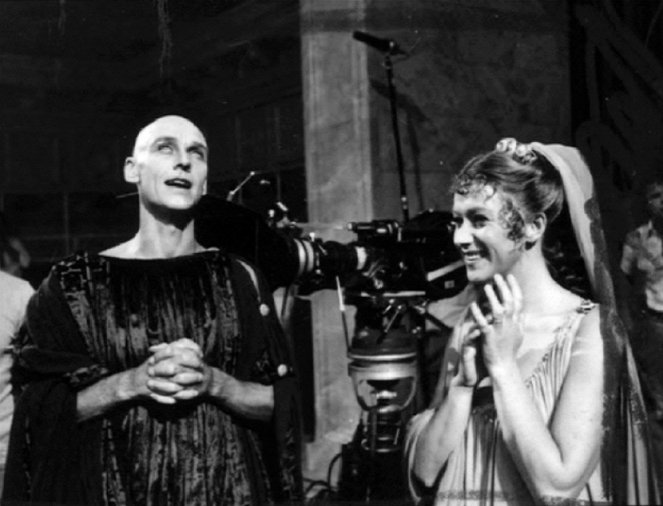 Caligula - Z natáčení - John Steiner, Helen Mirren
