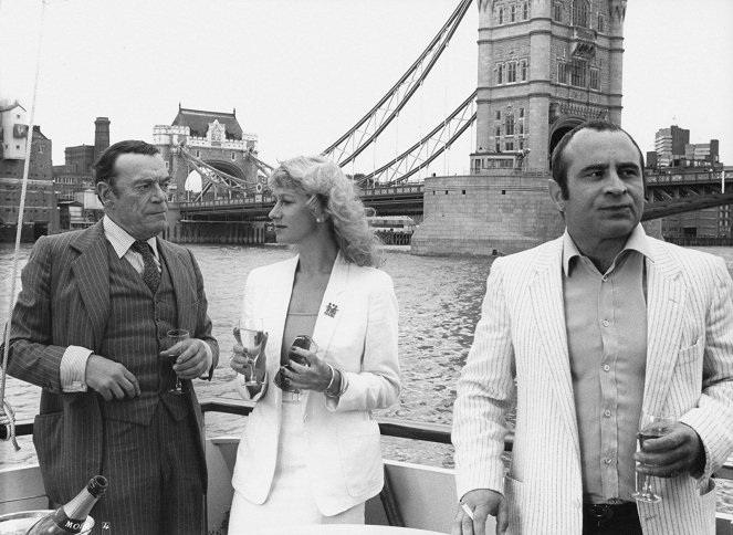 Dlouhý Velký pátek - Z filmu - Eddie Constantine, Helen Mirren, Bob Hoskins