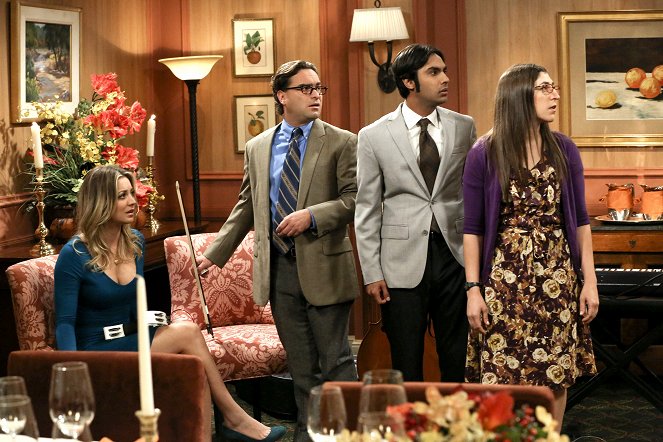 The Big Bang Theory - The Romance Resonance - Photos - Kaley Cuoco, Johnny Galecki, Kunal Nayyar, Mayim Bialik