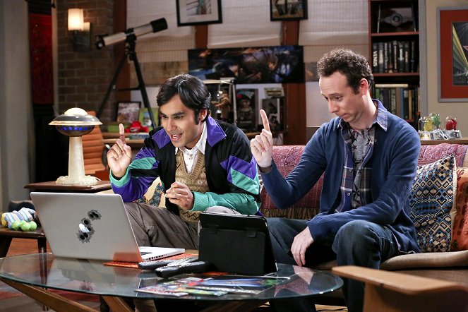 The Big Bang Theory - The Raiders Minimization - Van film - Kunal Nayyar, Kevin Sussman