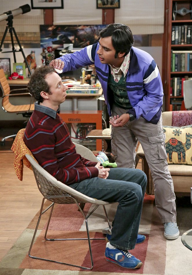 The Big Bang Theory - Season 7 - The Raiders Minimization - Photos - Kevin Sussman, Kunal Nayyar