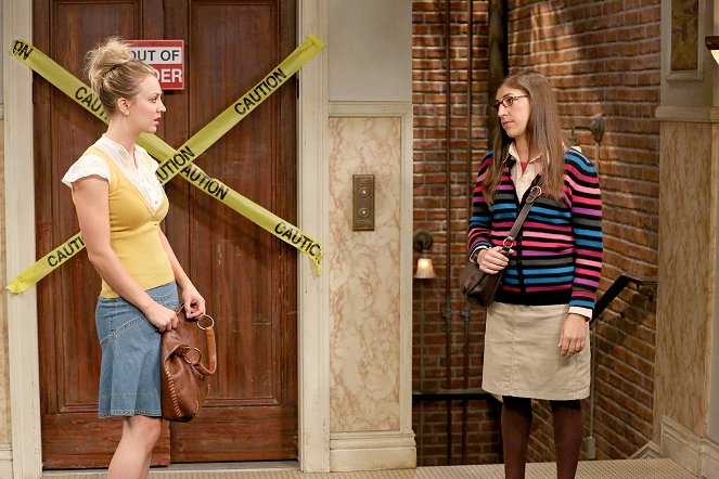 The Big Bang Theory - Season 7 - The Deception Verification - Photos - Kaley Cuoco, Mayim Bialik
