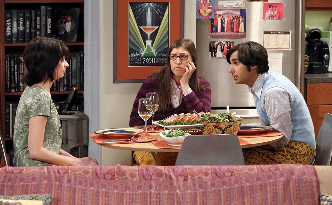 The Big Bang Theory - The Bon Voyage Reaction - Photos - Kate Micucci, Mayim Bialik, Kunal Nayyar