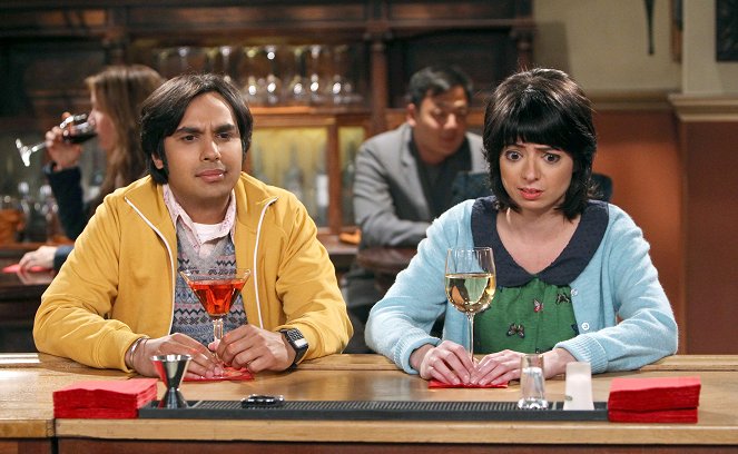 The Big Bang Theory - The Love Spell Potential - Photos - Kunal Nayyar, Kate Micucci