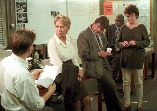 Hlavní podezřelý: Kruh přátel - Z filmu - Helen Mirren, Richard Hawley, Sophie Stanton