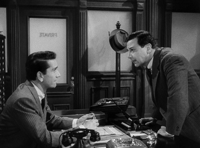 House of Strangers - Photos - Richard Conte, Luther Adler