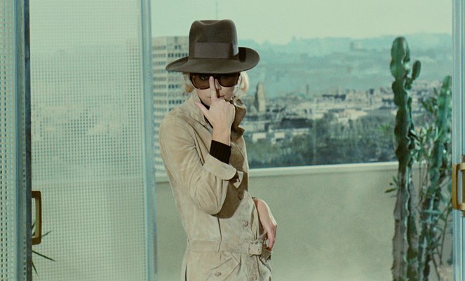 A hölgy nem iszik, nem dohányzik, nem flörtöl... csak fecseg - Filmfotók - Mireille Darc