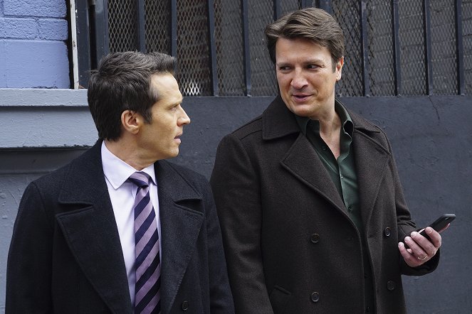 Castle - Heartbreaker - Photos - Seamus Dever, Nathan Fillion