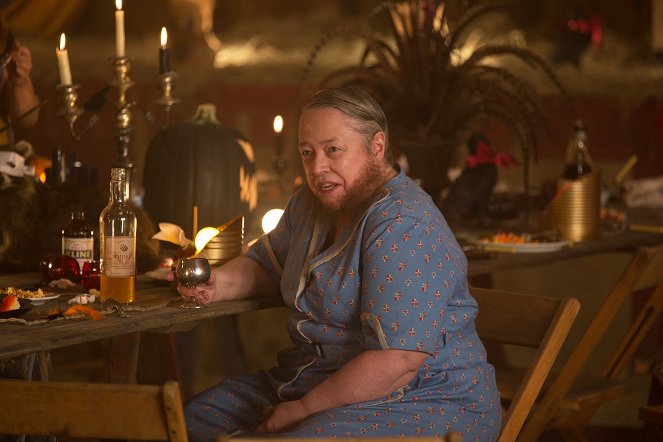 American Horror Story - Edward Mordrake, část první - Z filmu - Kathy Bates