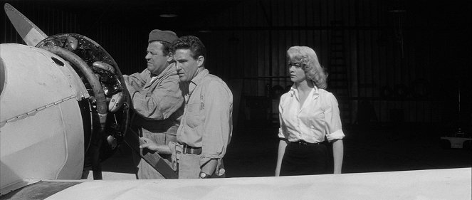 The Tarnished Angels - Photos - Jack Carson, Robert Stack, Dorothy Malone