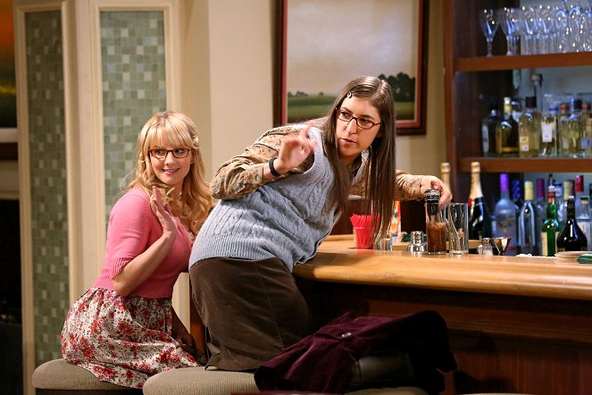 The Big Bang Theory - The Itchy Brain Simulation - Photos - Melissa Rauch, Mayim Bialik
