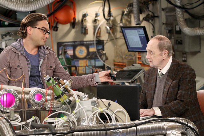 The Big Bang Theory - The Proton Displacement - Photos - Johnny Galecki, Bob Newhart