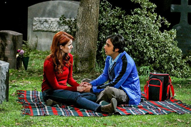 The Big Bang Theory - The Commitment Determination - Van film - Laura Spencer, Kunal Nayyar