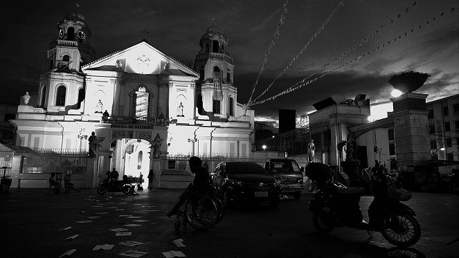 Ang Babaeng Humayo - Filmfotók