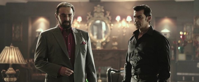 Dilwale - Do filme - Kabir Bedi, Nawab Shah