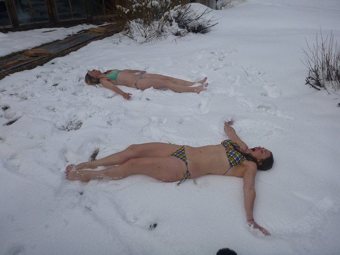 Bikinis & Ski Slopes - Kuvat elokuvasta