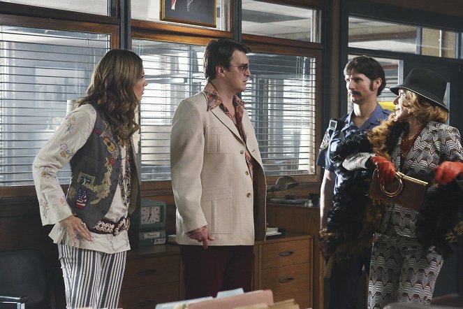 Castle - That '70s Show - Photos - Stana Katic, Nathan Fillion