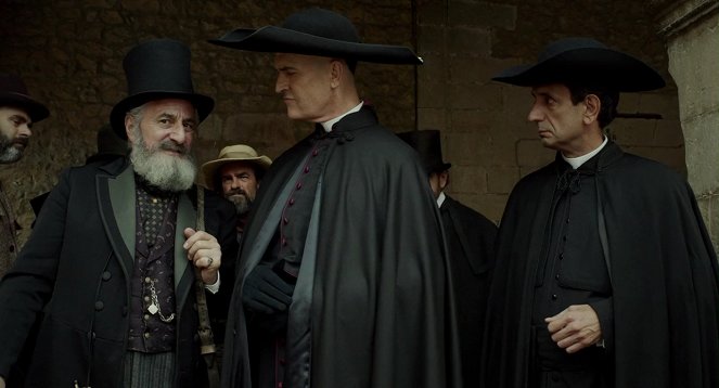 Finding Altamira - Photos - Henry Goodman, Rupert Everett