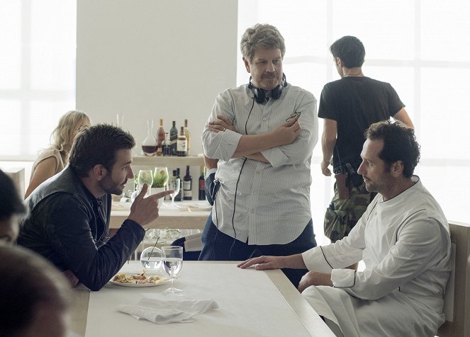 Dokonalý šéf - Z natáčení - Bradley Cooper, Matthew Rhys, John Wells
