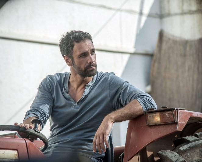 Ever Been to the Moon? - Photos - Raoul Bova