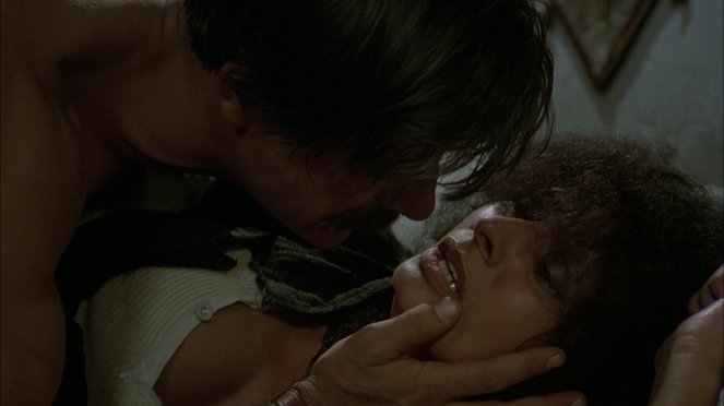 Fatto di sangue fra due uomini per causa di una vedova - si sospettano moventi politici - Van film - Sophia Loren