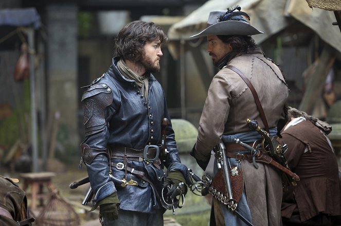 The Musketeers - The Good Traitor - Photos - Tom Burke, Santiago Cabrera