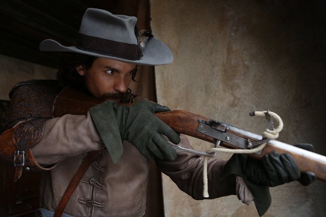 Die Musketiere - Season 2 - Angst um den Dauphin - Filmfotos - Santiago Cabrera