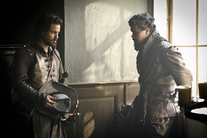 The Musketeers - The Prodigal Father - Van film - Santiago Cabrera, Howard Charles