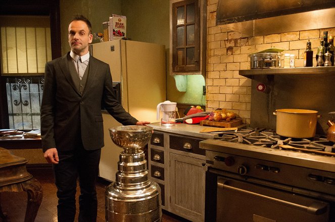 Elementary - The Best Way Out Is Always Through - Film - Jonny Lee Miller