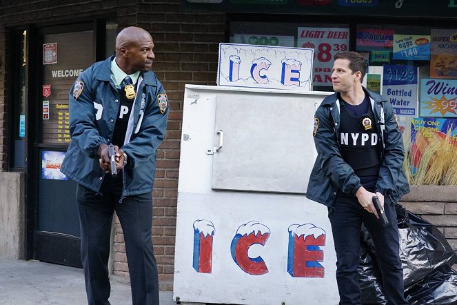 Brooklyn Nine-Nine - The Fugitive: Deel 1 - Van film - Terry Crews, Andy Samberg